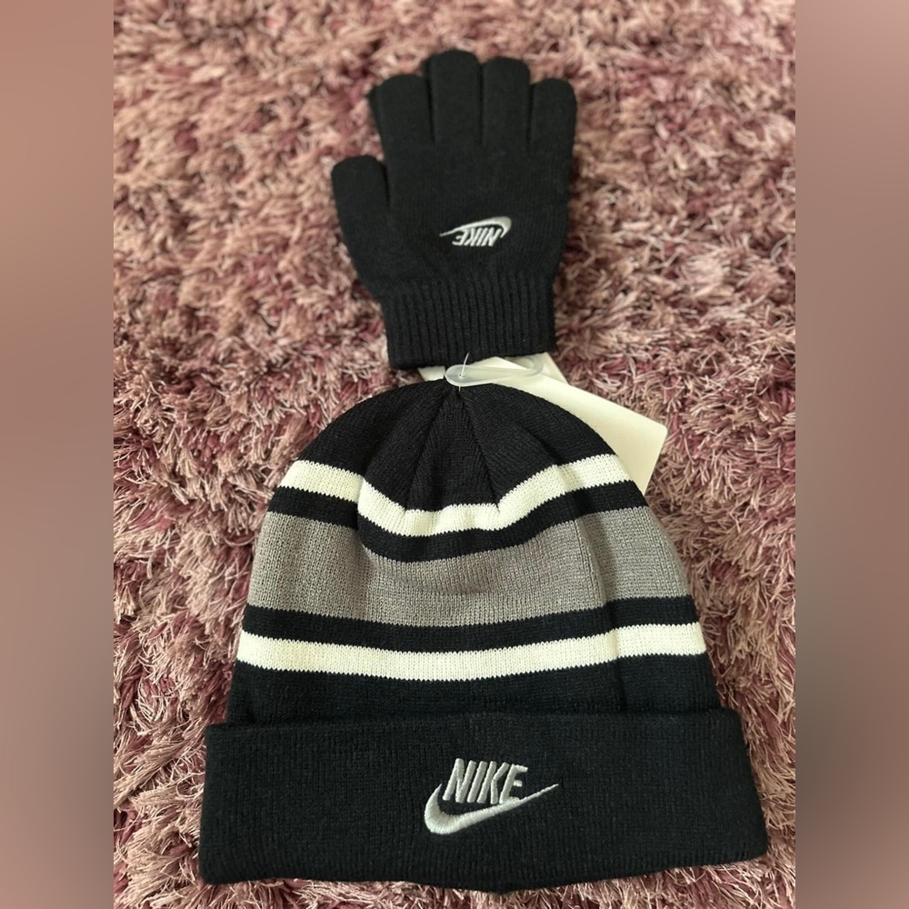 Boys Nike hat and glove set